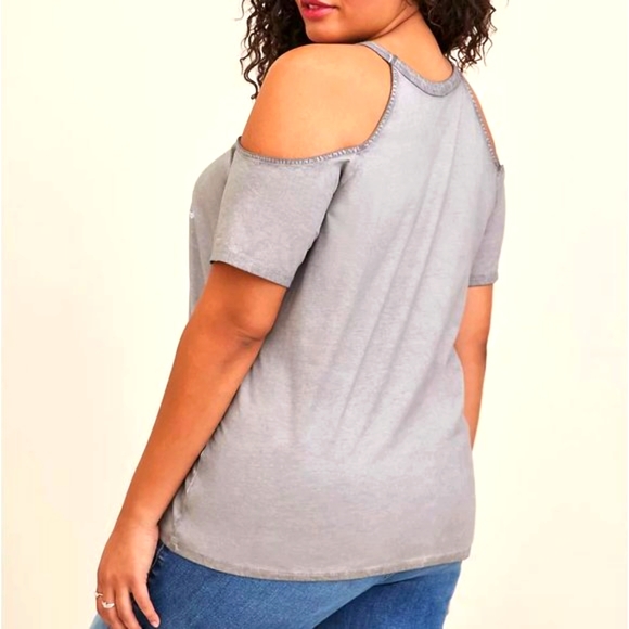 ❤️NWT VINTAGE TORRID TEE - STAR PRINT - COTTON - COLD SHOULDER TOP - PLUS SIZE - Picture 2 of 9